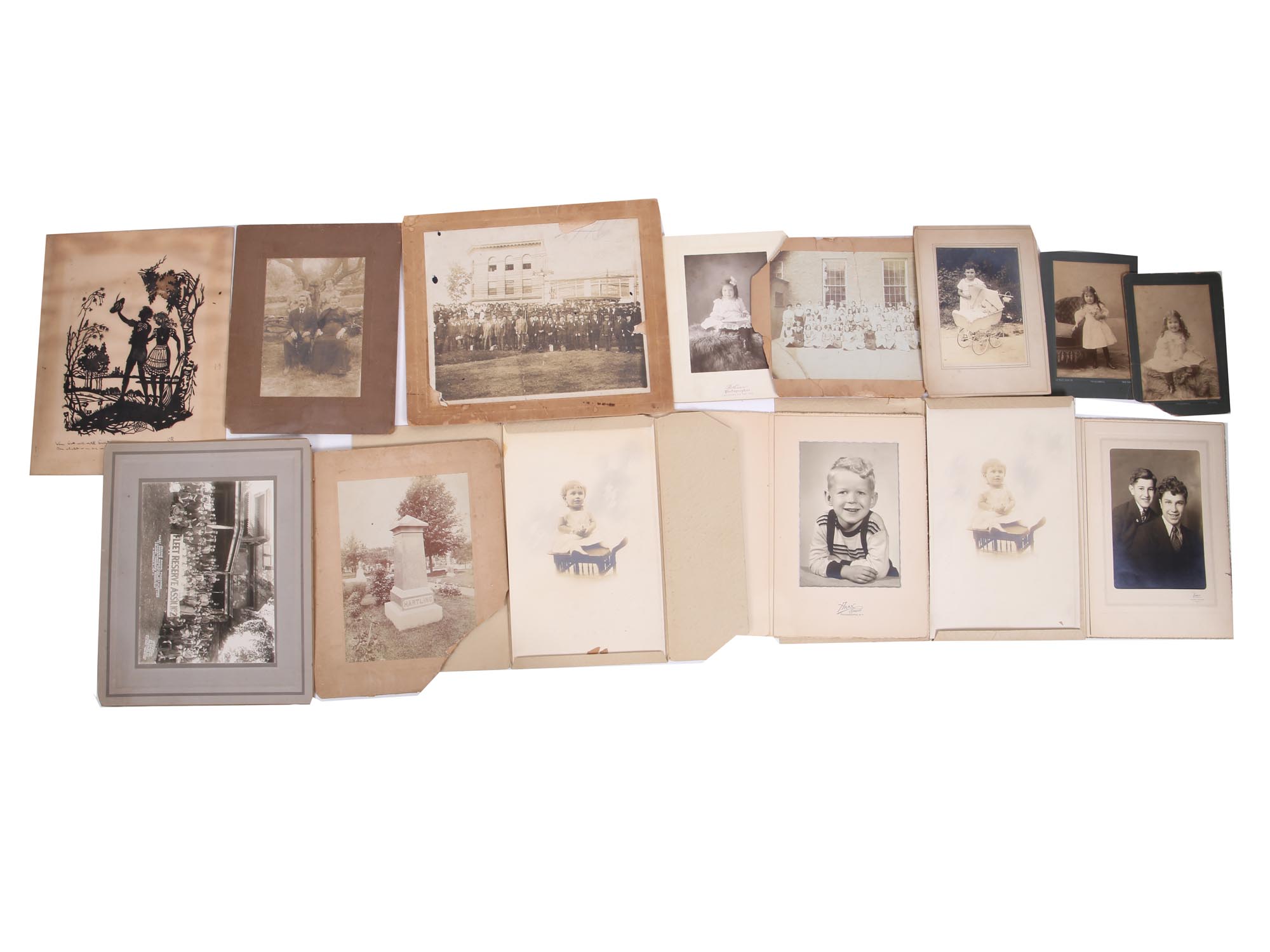 LARGE COLLECTION OF ANTIQUE AND VINTAGE PHOTO PIC-4